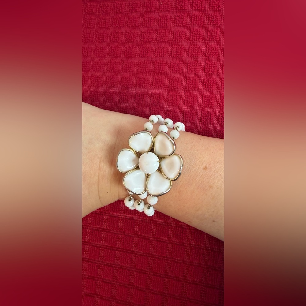 Vintage White Beaded Floral Bracelet Gold Tone Triple Strand Mid Century